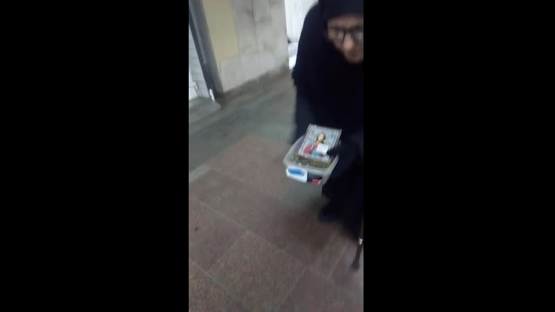 Украинская цыганка, ряженая под бабку монашку, отхватила нежданчик