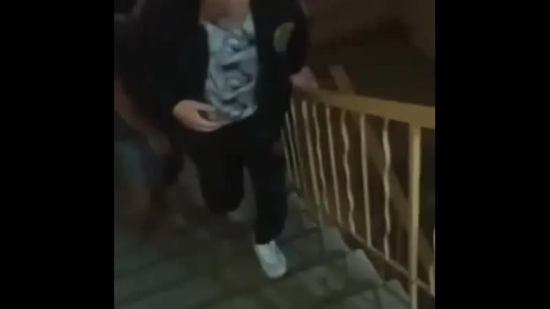 Но приезжие бородачи из южных стран не захотели слушать его, сразу с порога ударили в лицо и напали толпой