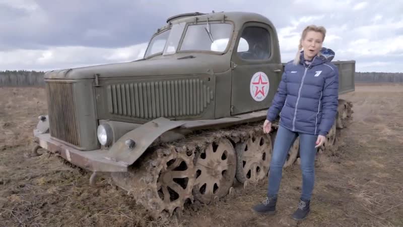 Блондинка за рычагами тягача