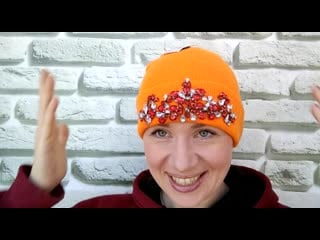 Красивая рыжая шапка