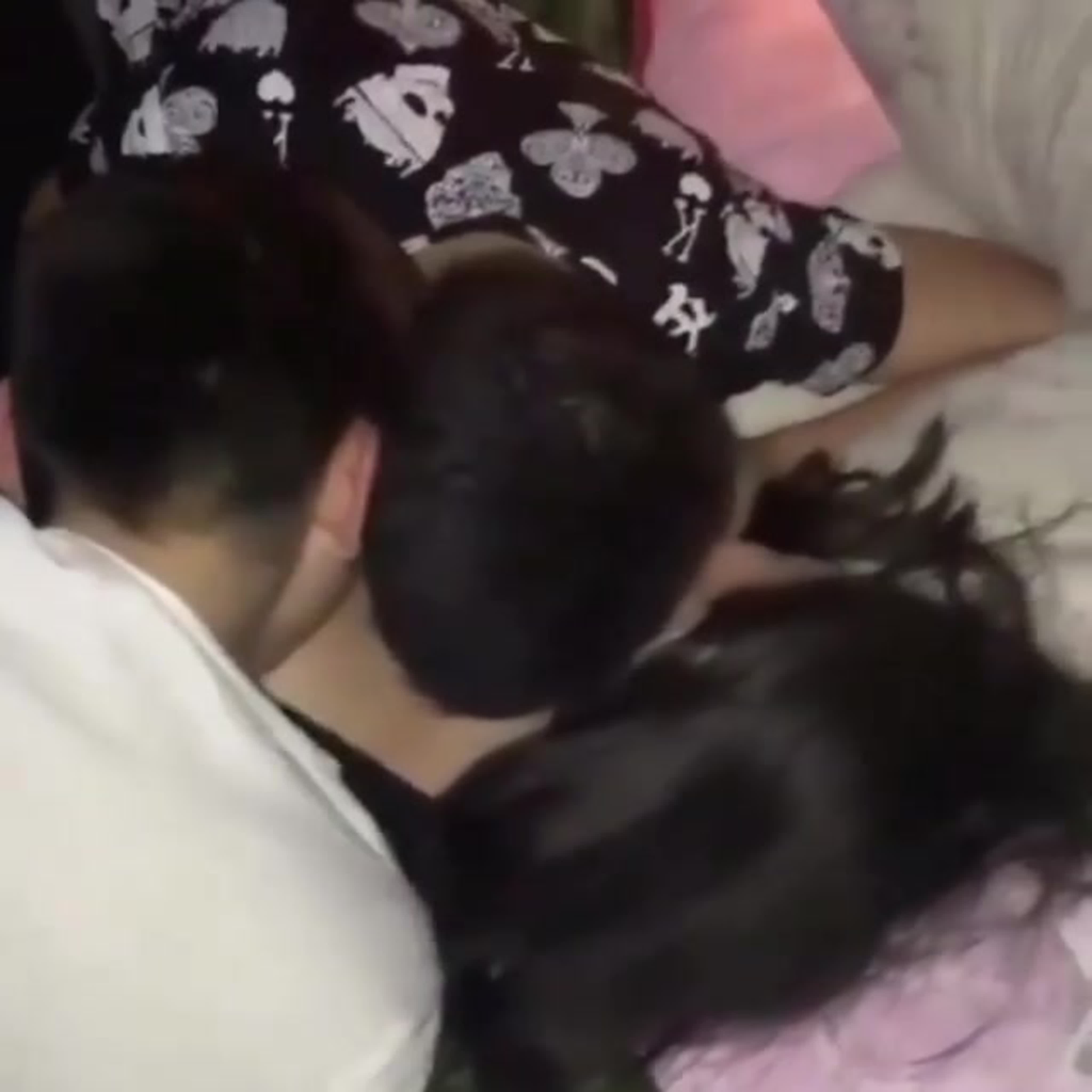 Ямал мен Хейк әуесқойлық порно видеода. Қара ханзада мен Ақшақар.