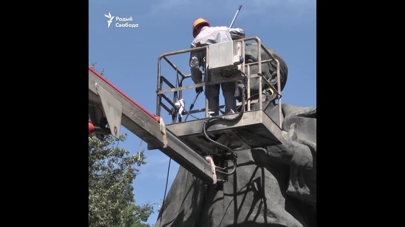 «цягам году янку купалу ванна не чакае» людзі з асаблівасьцямі мэнтальнага разьвіцьця памылі помнік у менску