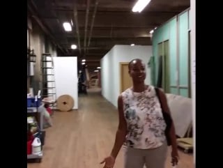 Melanie nicholls king «lost on set»