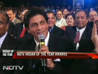 Ndtv awards srk sings to priyanka chopra