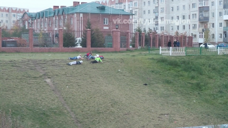 Девочки крутятся