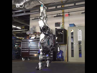 Boston dynamics показал человекоподобного робота, способного вставать на руки и кувыркаться