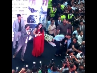 Hrithik roshan at lulu mall, cochin /