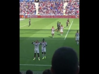 But de memphis depuis les tribunes