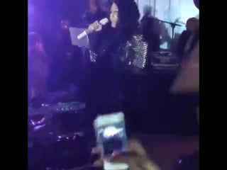 Nicki minaj beez in the trap (live @ reginae carters birthday party)