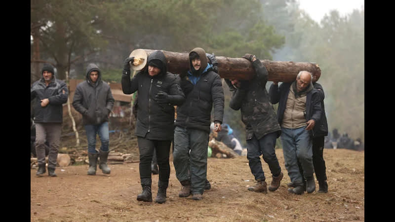 Бросание бревна под холодным душем