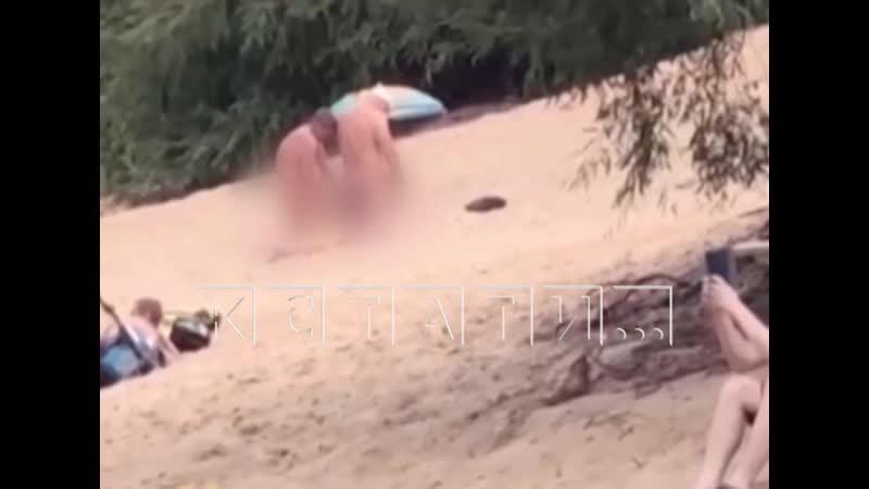 На гребном канале нижнего новгорода педерасты не могут поделить пляж с нудистами