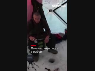 Большая щука мгновенно утащила у мужчины удочку