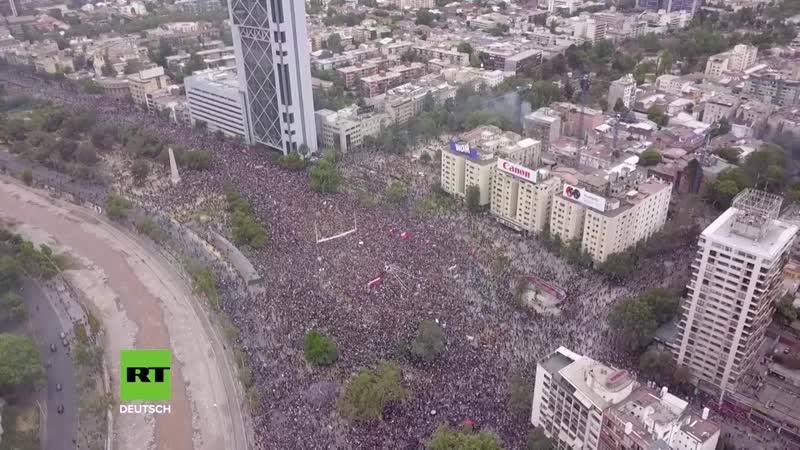 Chile zusammenstösse bei massenprotesten in santiago – universität in flammen