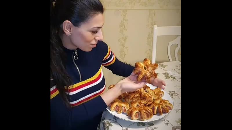 Сосиски в тесте в форме