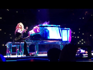 Lady gaga the edge of glory (live @ joanne world tour, эдмонтон, 3 августа 2017)