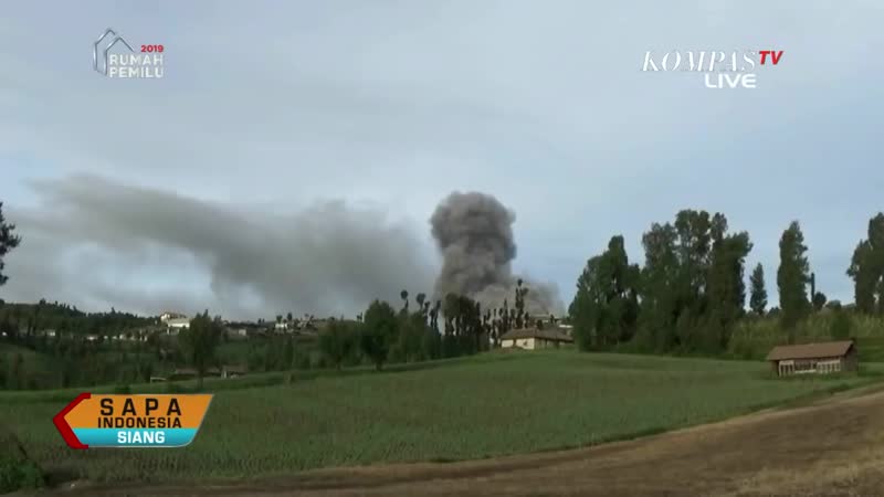 Abu vulkanik gunung porn menghujani permukiman