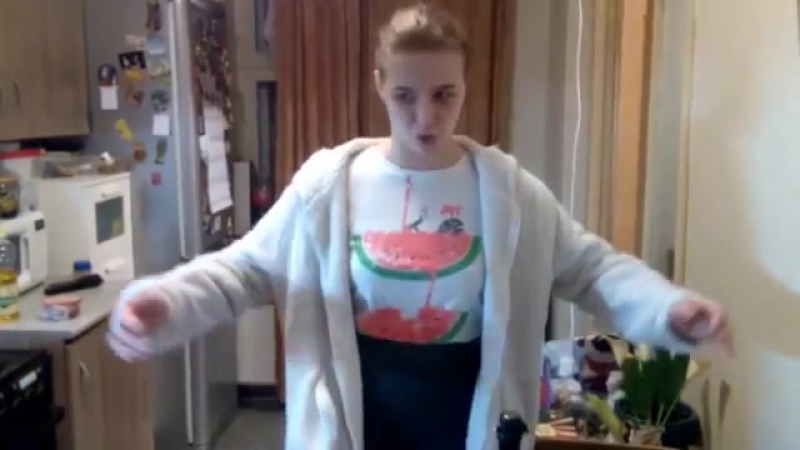 Девушка про месячные и пмс