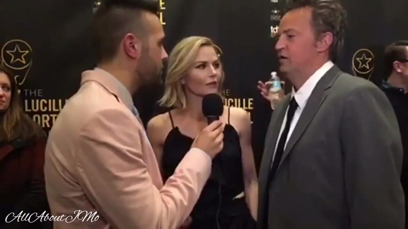 Jennifer morrison &amp; matthew perry being interviewed on the red carpet at the lucille lortel awards (05/07/17)