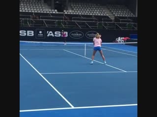 Victoria azarenka and 2018 #asbclassic semi finalist sachia vickery getting in some time on centre court this morning