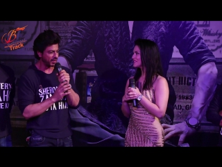 Sharukh khan and sunny leone at raees sucess party