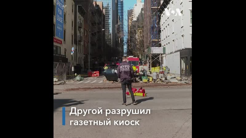 Автомобиль врезался в уличное кафе