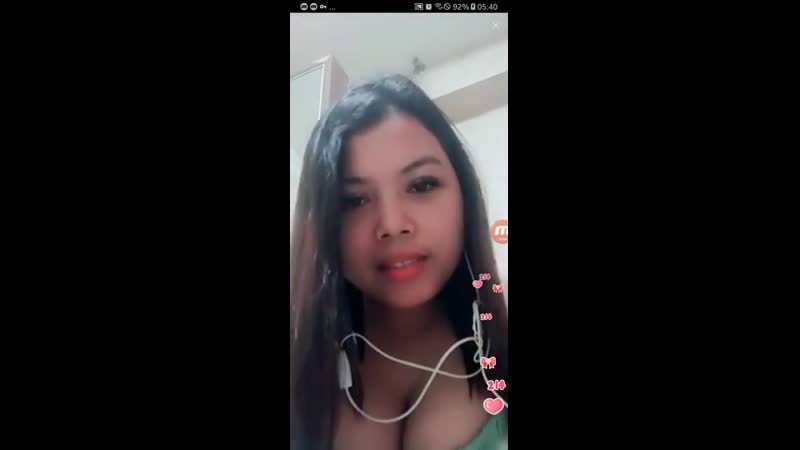 Pamer belahan montok bigo live