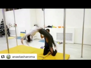 #repost @anastasharoma with @repostapp
・・・
#акробатика в #polefly
#фляк @ sun mall