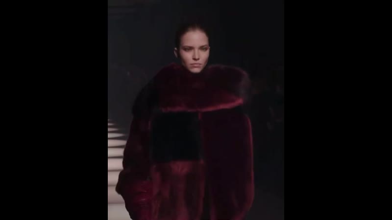 Саша лусс (sasha luss) на показе givenchy f/w 2020/21