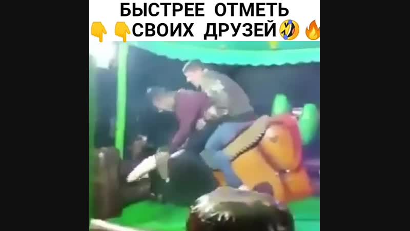 С другом кататься на быке вдвойне веселее (аттракцион механический бык родео)